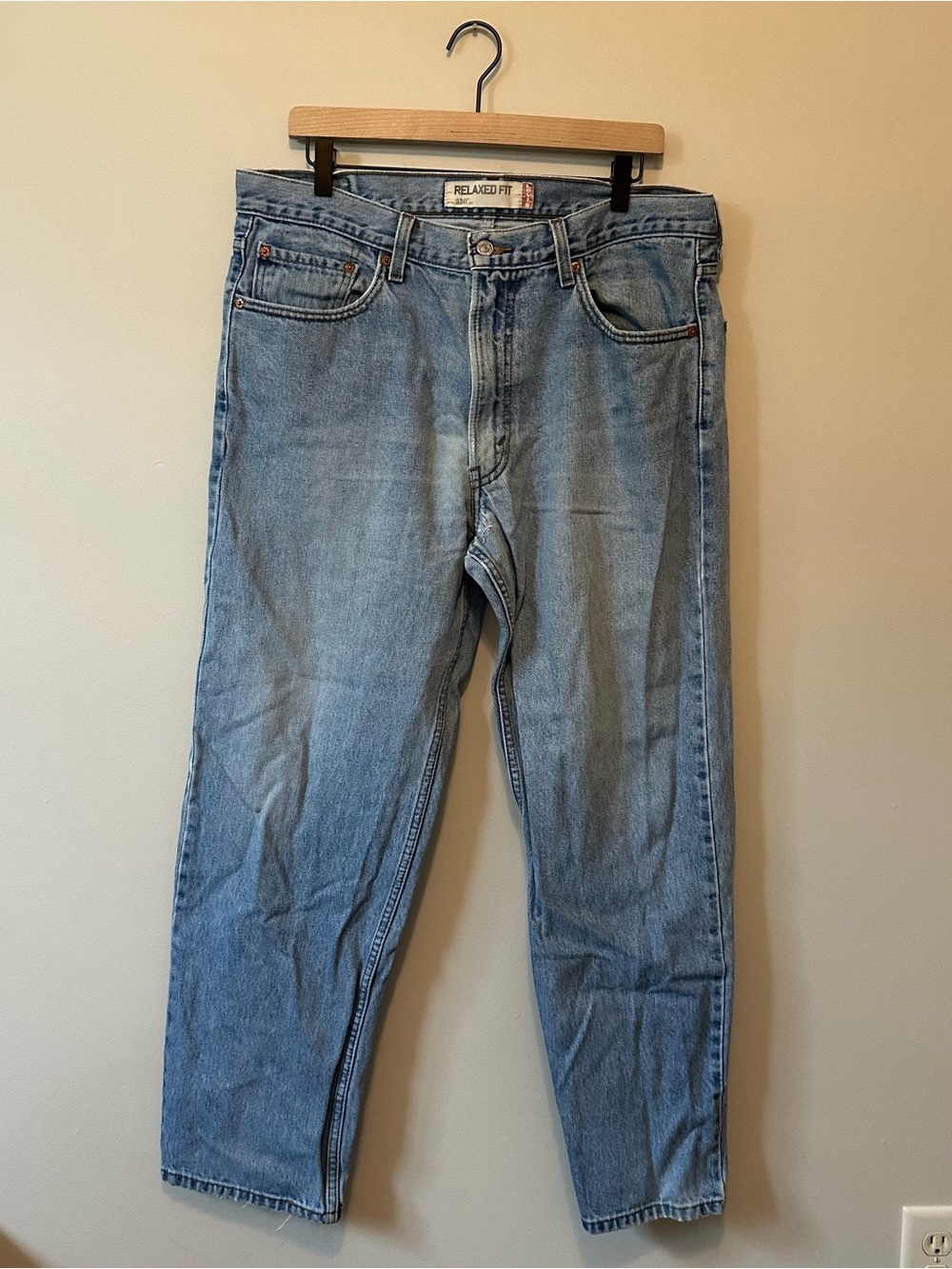 Levi's 550 Relaxed Fit Light Blue Denim Jeans 36 Waist 30 Length
